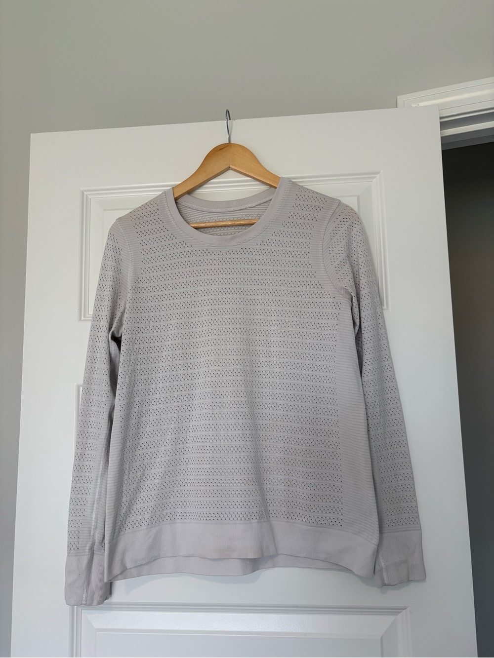 Lululemon Women's Small Long Sleeve Athleisure Yoga Pilates Gorpcore Top